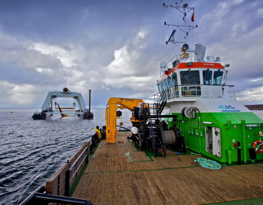 AKC 185 HE4 and AKC 290 LHE3 on the Green Isle providing integrated maintenance for offshore marine renewables