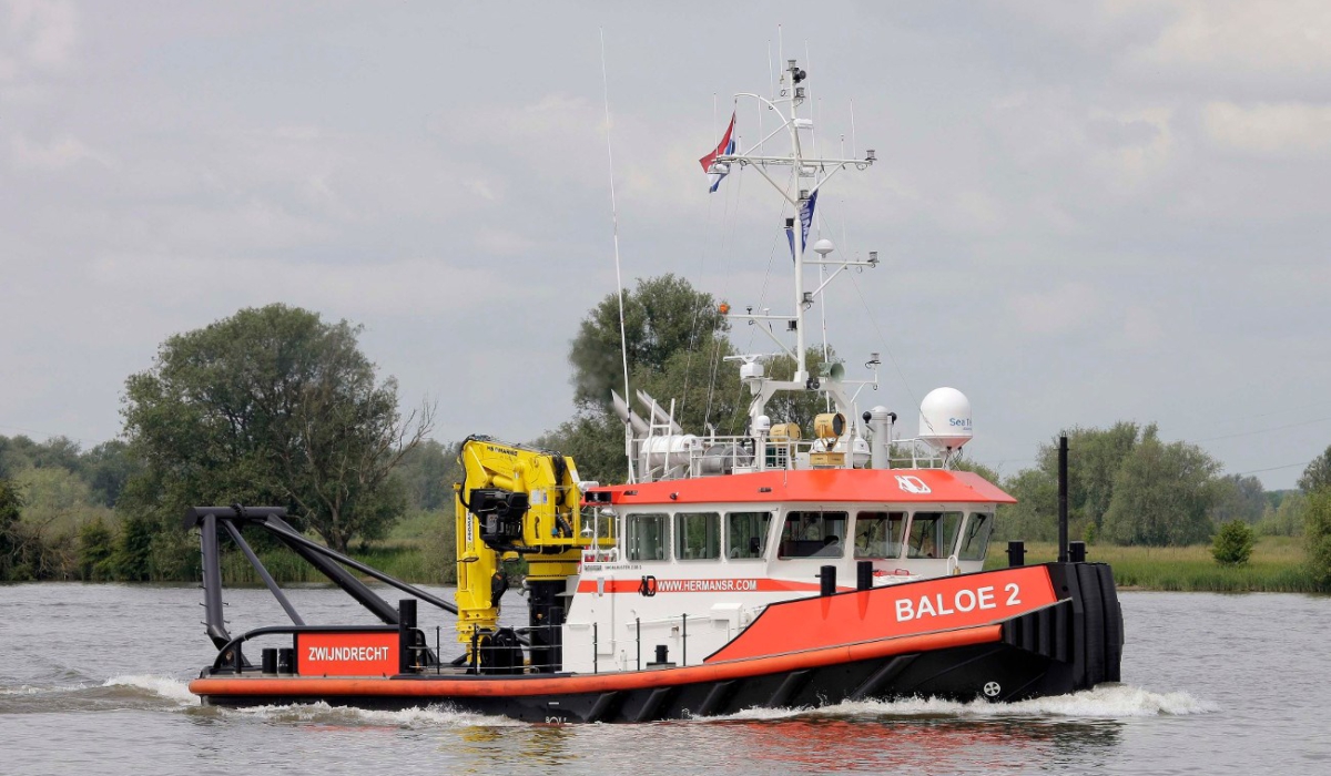 AKC 115 LHE4 in towing operation on the Baloe